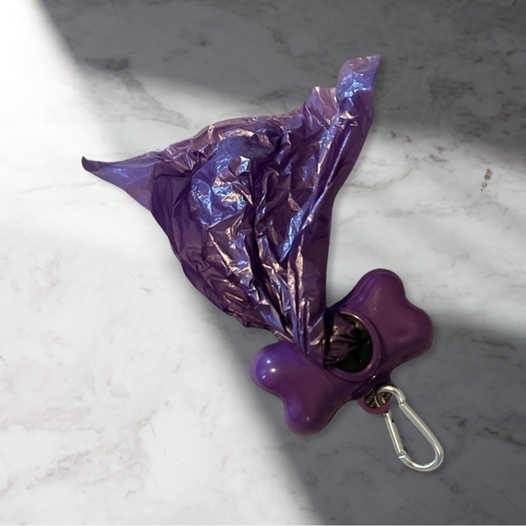 EUC Bone-shaped Dog 💩 Bag Holder W/ Attached Carabiner For Hooking To Leash 💜 - Picture 1 of 2